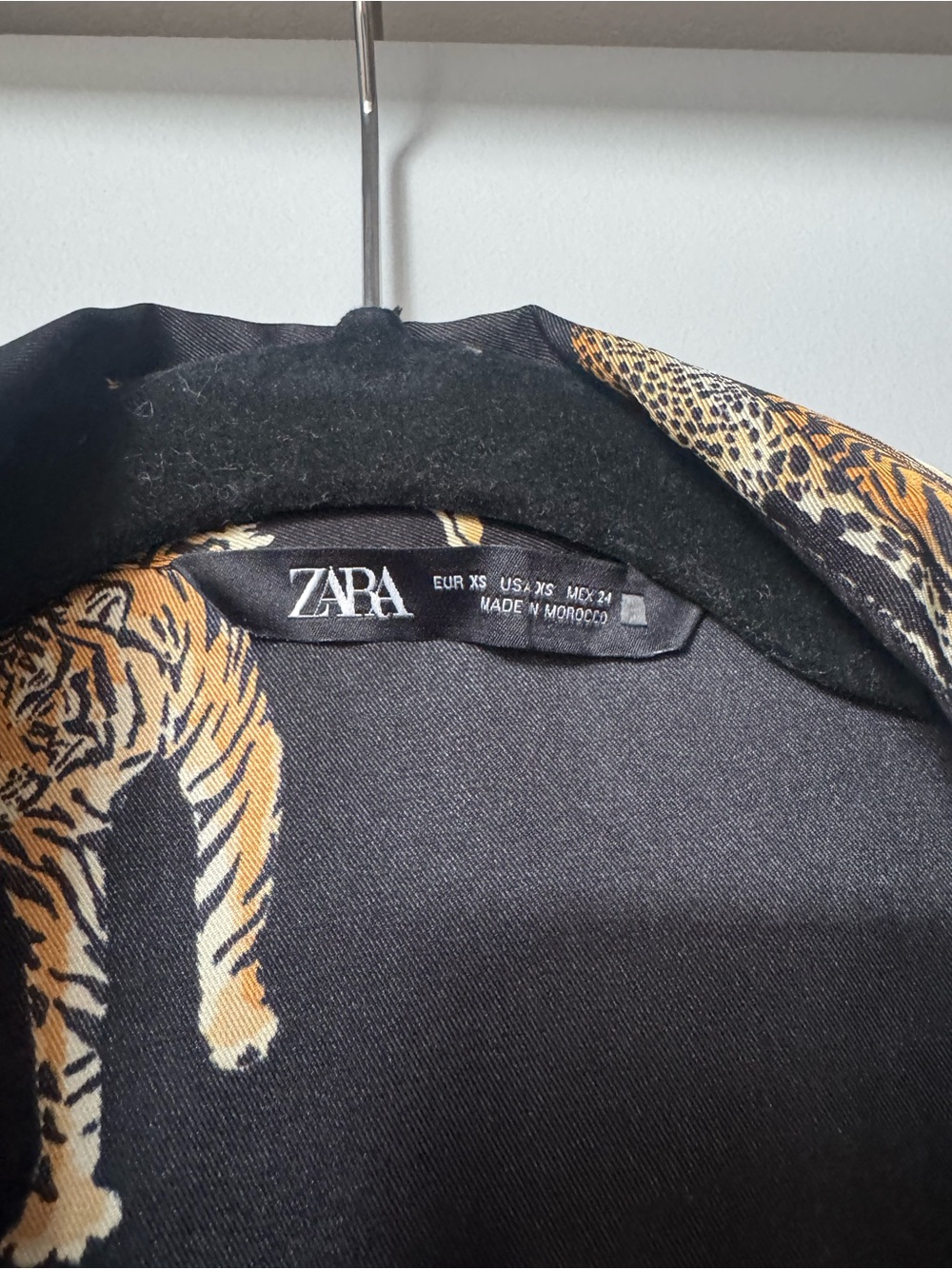 Zara Black Shirt Jacket with Gold & Orange Tiger Print - Picture 2 of 2